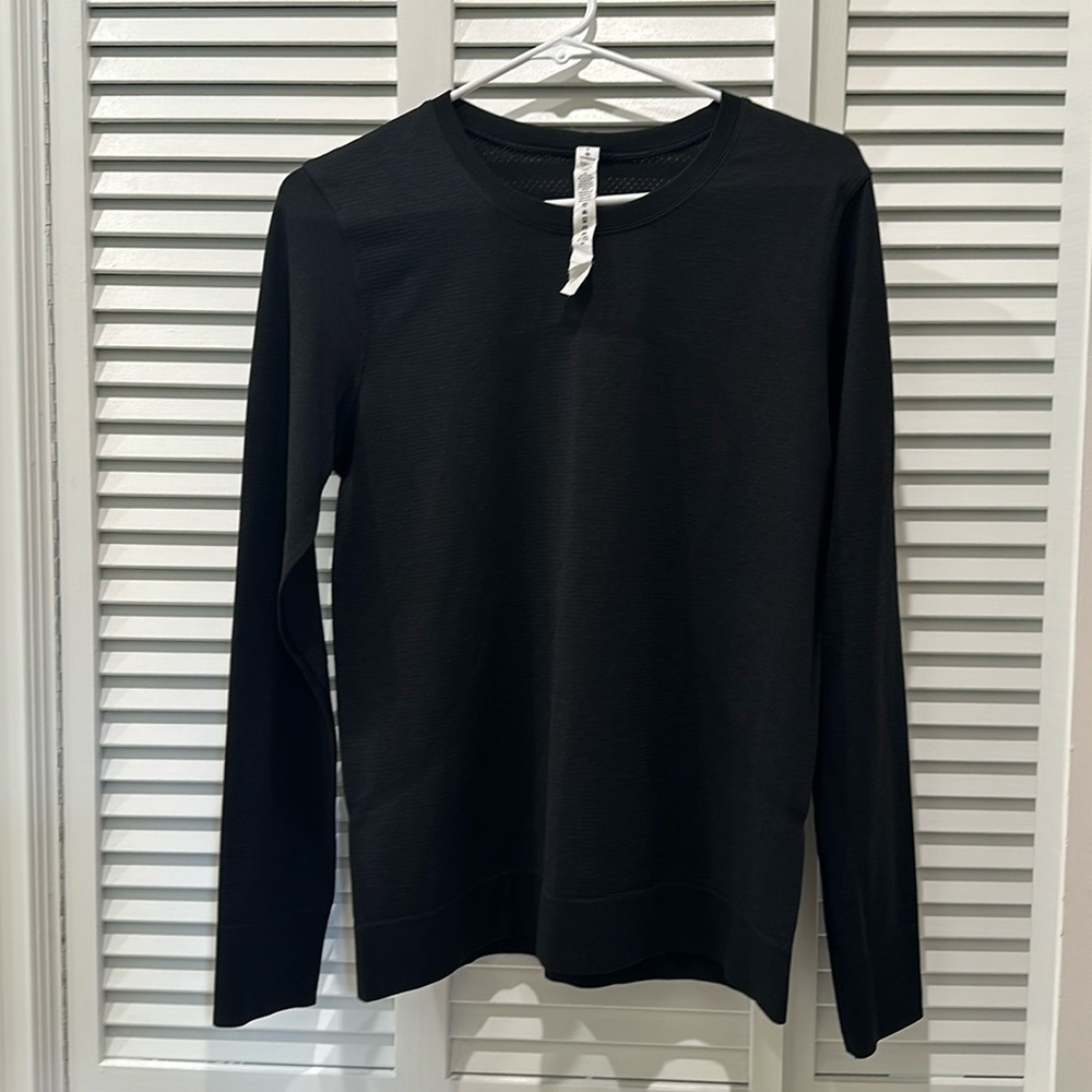 Lululemon black 8 women’s LS top worn once no flaws